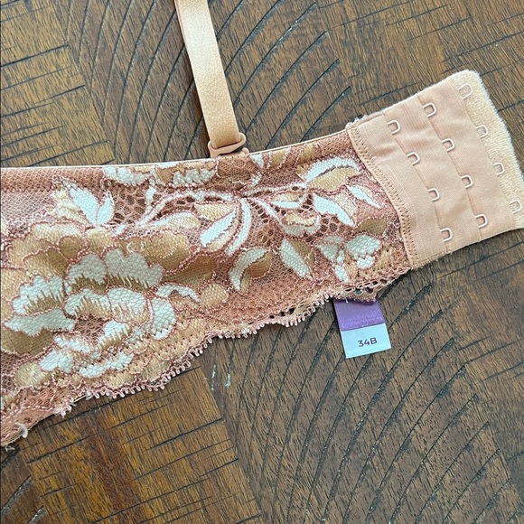 Like 🆕 ADORE ME Lyza Elegant Lace Trimmed Push-up Bra in beige, 34 B - Picture 4 of 10